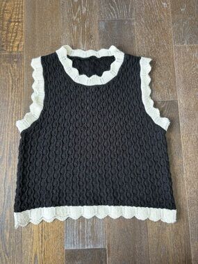 Black & Cream Scallop-Trim Cable Knit Tank Top